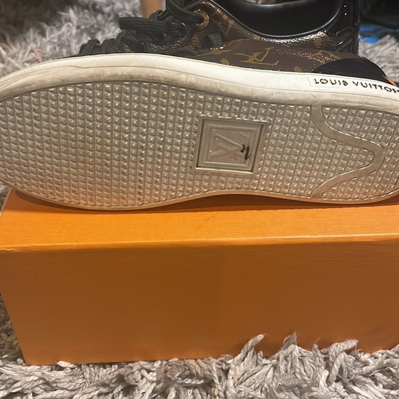 Authentic Louis Vuitton Front row low top sneakers gently worn comes with box - Picture 4 of 5